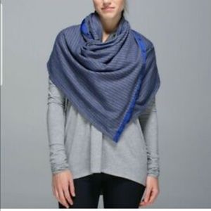 LULULEMON Vinyasa Scarf hyper stripe blue gray